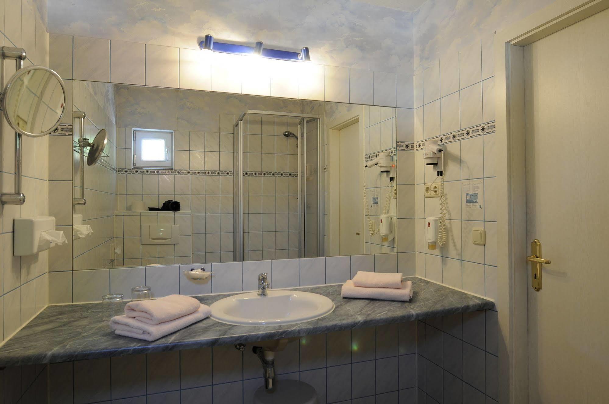 רוסטוק Hotel Am Alten Strom מראה חיצוני תמונה